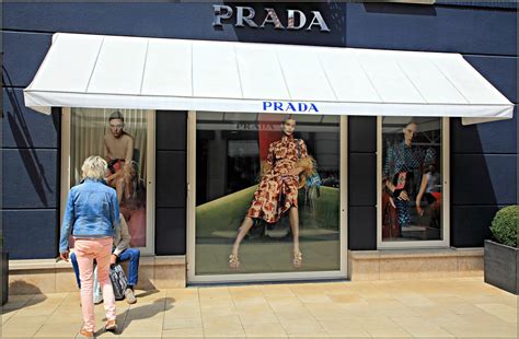 prada roermond winkelafspraak|Prada .